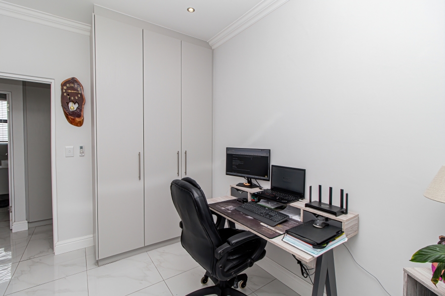 4 Bedroom Property for Sale in Sandown Western Cape